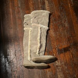 Roby 7 1/2 Knee-High Tan Suede Boots with Fur Trim